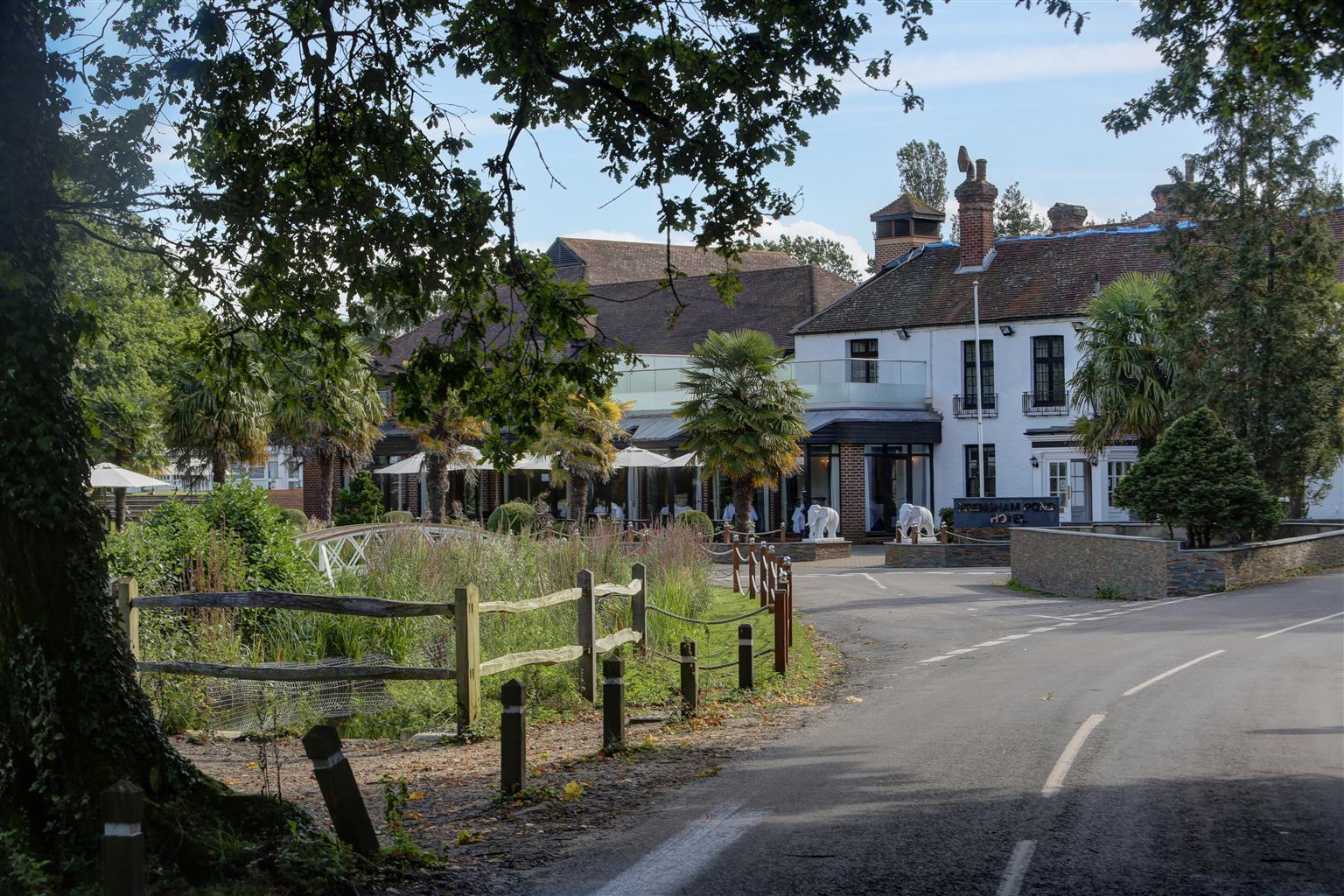 Frensham Pond Country House Hotel & Spa Farnham  Esterno foto