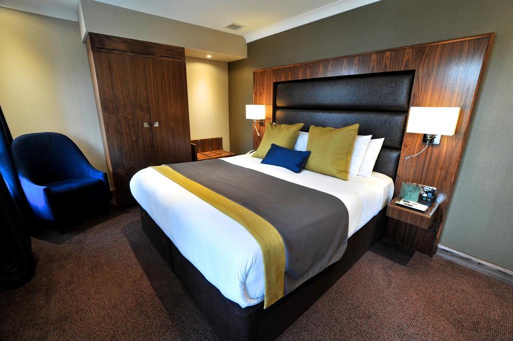 Frensham Pond Country House Hotel & Spa Farnham  Esterno foto