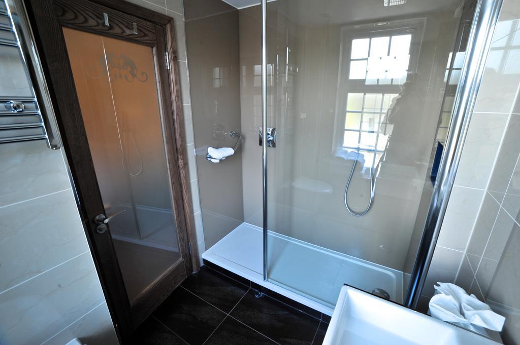 Frensham Pond Country House Hotel & Spa Farnham  Esterno foto